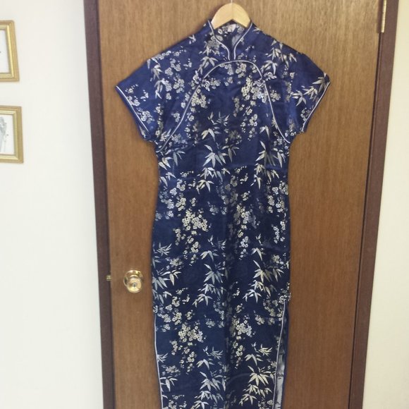 Chinese dress - Picture 1 of 2